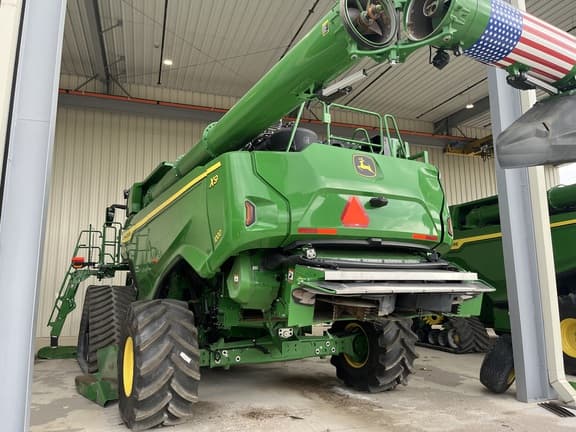 Image of John Deere X9 1000 equipment image 3