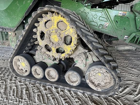 Image of John Deere X9 1000 equipment image 3
