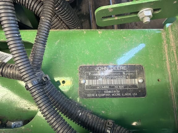 Image of John Deere X9 1000 equipment image 4