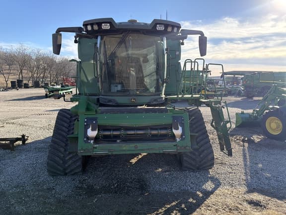 Image of John Deere X9 1000 equipment image 2