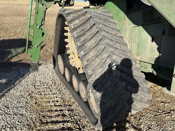 Image of John Deere X9 1000 equipment image 1