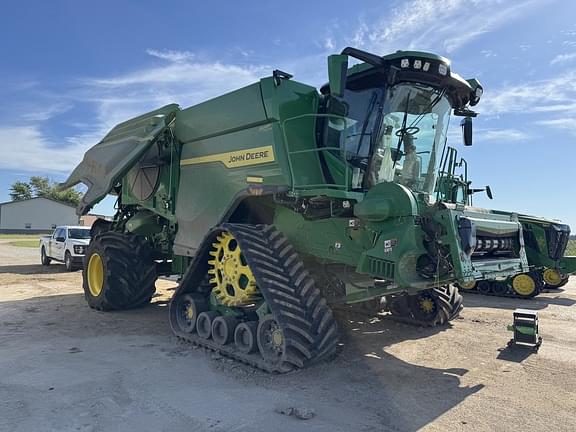Image of John Deere X9 1000 equipment image 2