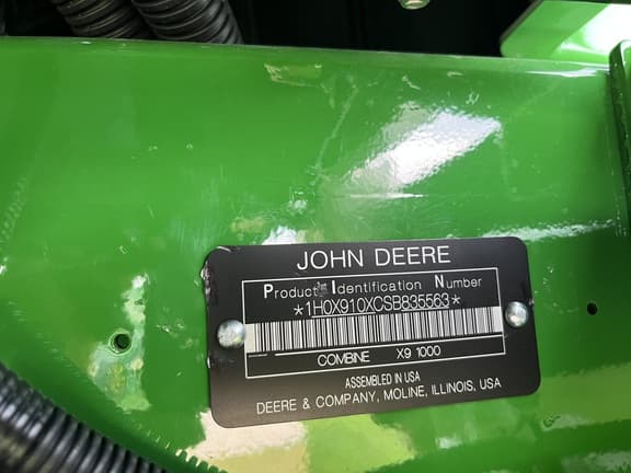 Image of John Deere X9 1000 equipment image 2