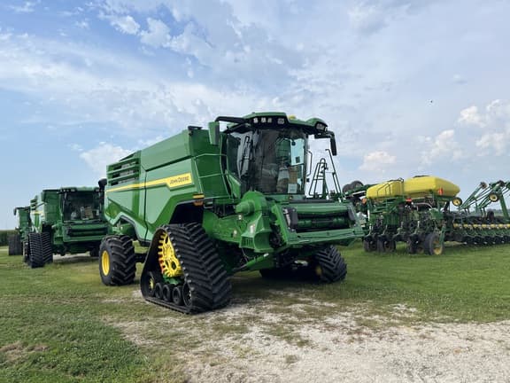 Image of John Deere X9 1000 equipment image 1