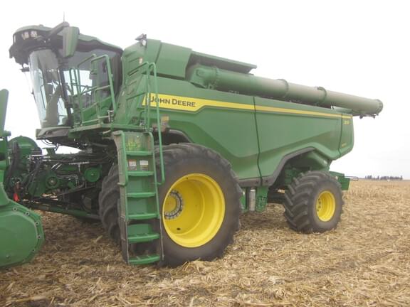 Image of John Deere X9 1100 equipment image 1