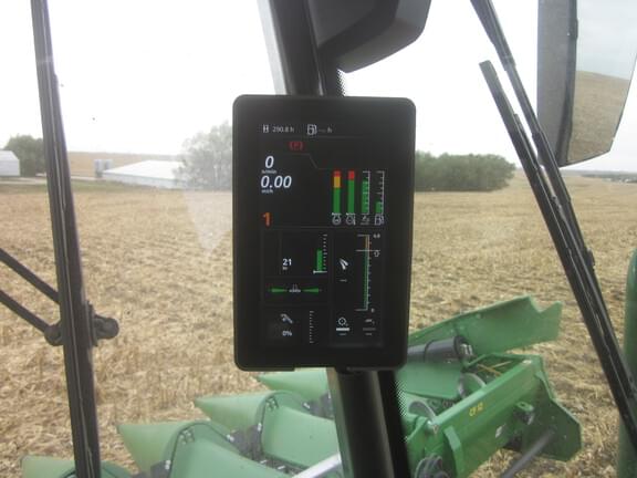 Image of John Deere X9 1100 equipment image 4