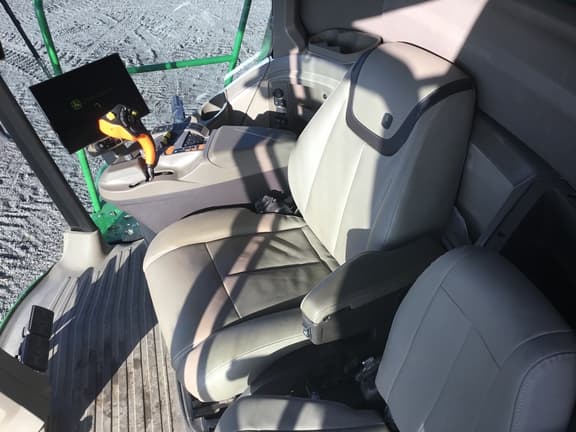 Image of John Deere X9 1100 equipment image 4