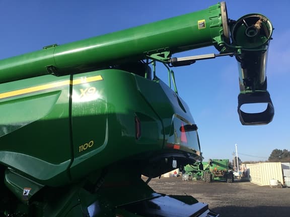 Image of John Deere X9 1100 equipment image 1