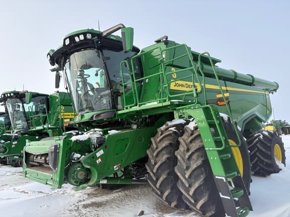 Image of John Deere X9 1100 equipment image 1