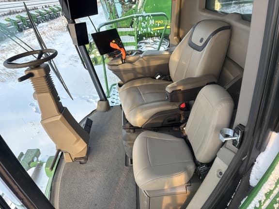 Image of John Deere X9 1100 equipment image 3