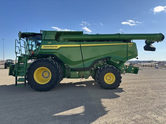 2025 John Deere X9 1100 Equipment Image0