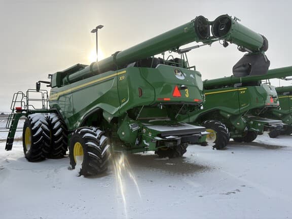 Image of John Deere X9 1100 equipment image 2