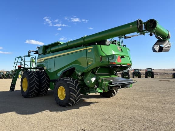 Image of John Deere X9 1100 equipment image 3