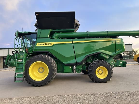 Image of John Deere X9 1100 equipment image 2