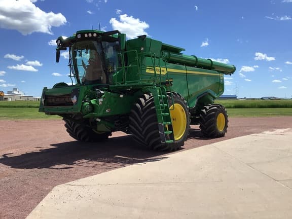 Image of John Deere X9 1100 equipment image 1