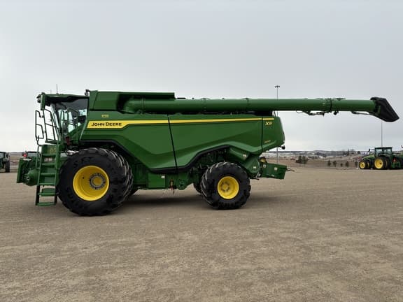 Image of John Deere X9 1100 equipment image 2