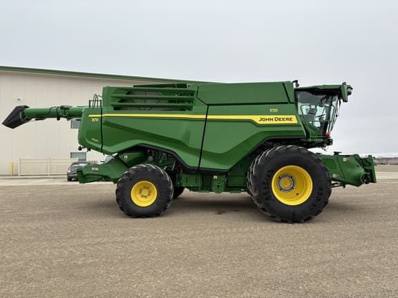 Image of John Deere X9 1100 equipment image 1
