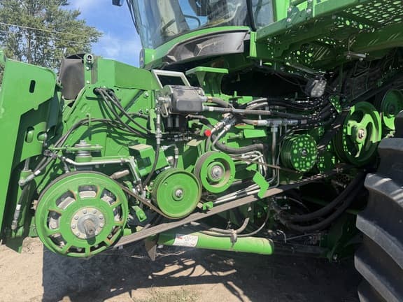 Image of John Deere X9 1100 equipment image 4