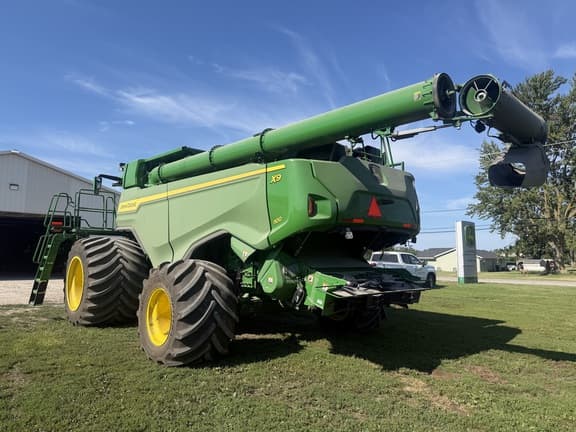 Image of John Deere X9 1100 equipment image 3