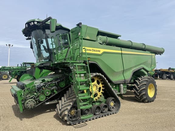 Image of John Deere X9 1100 equipment image 1