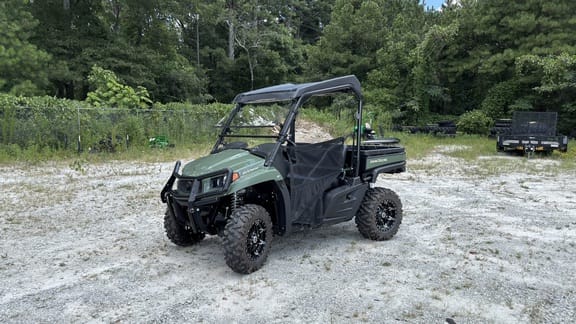 2025 John Deere XUV 590M Equipment Image0