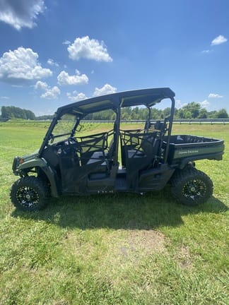 2025 John Deere XUV 590M S4 Equipment Image0