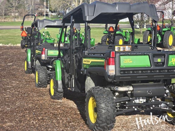 Image of John Deere Gator XUV 825M S4 equipment image 4