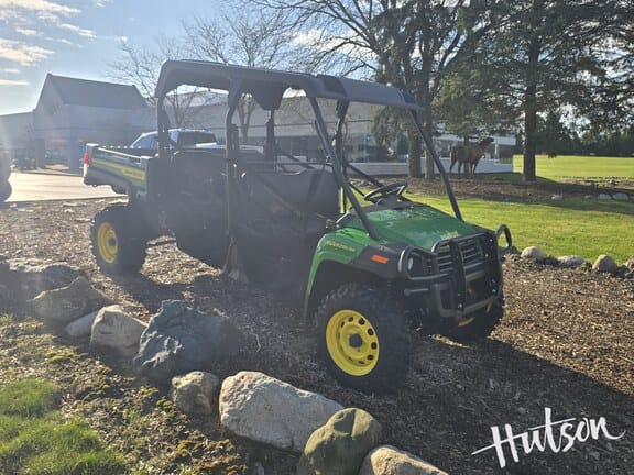 2025 John Deere Gator XUV 825M S4 Equipment Image0