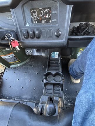 Image of John Deere XUV 825M equipment image 4