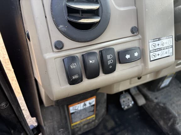 Image of John Deere XUV 845R equipment image 4