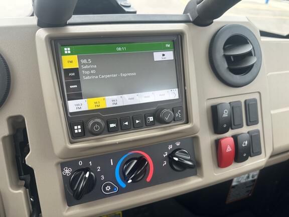 Image of John Deere XUV 845R  equipment image 4