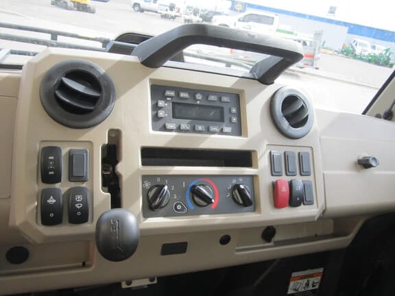 Image of John Deere XUV 845R equipment image 4