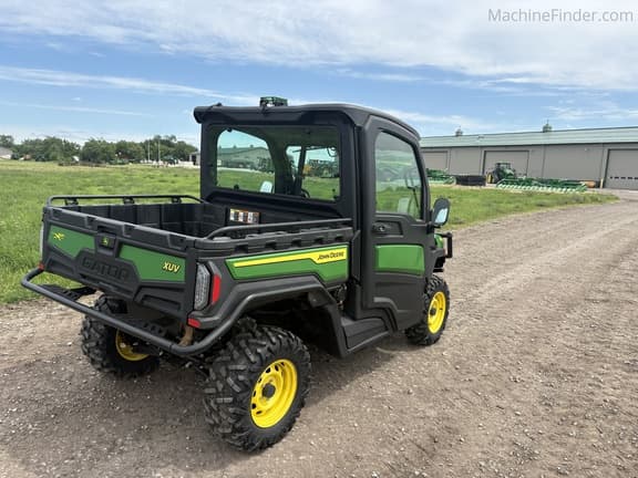 Image of John Deere XUV 835M equipment image 2