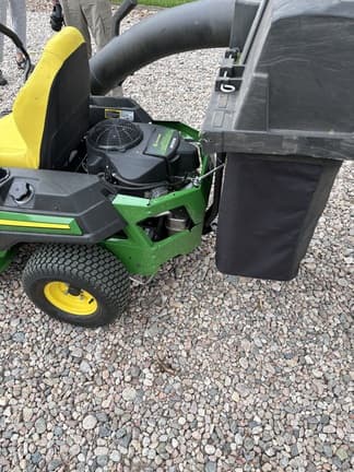 Image of John Deere Z320M equipment image 3