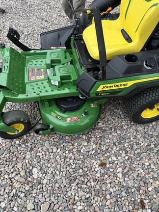 Image of John Deere Z320M equipment image 2