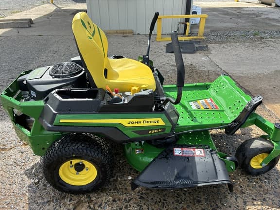 Image of John Deere Z320M equipment image 2