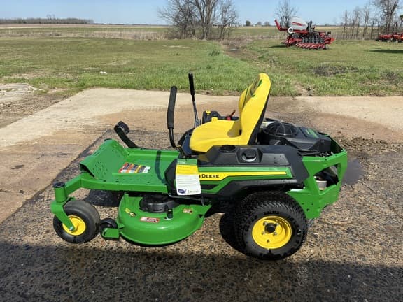 Image of John Deere Z320M equipment image 2