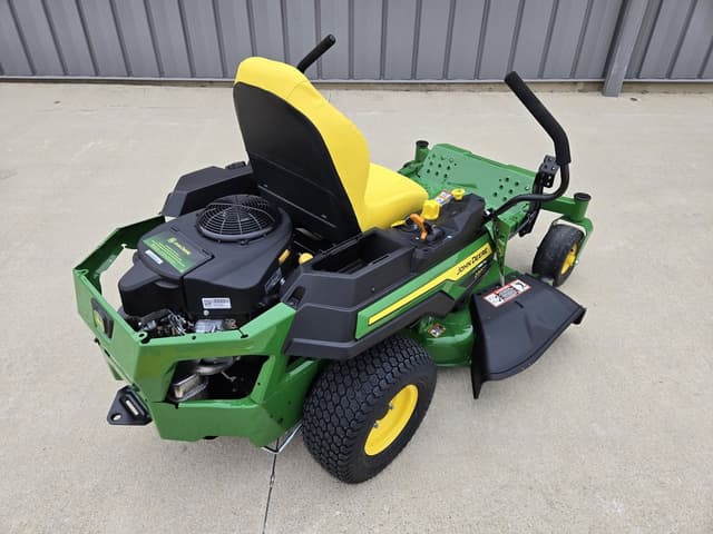 Image of John Deere Z320M equipment image 2