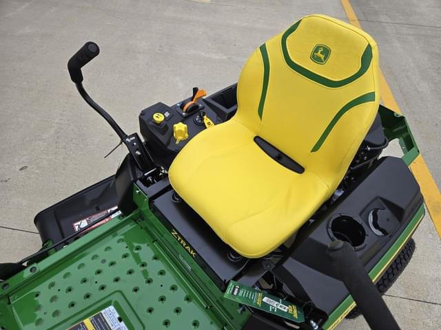 Image of John Deere Z320M equipment image 4