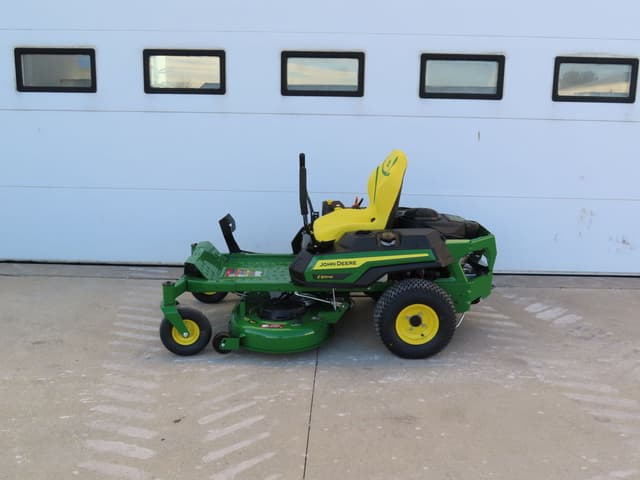 Image of John Deere Z320M equipment image 2