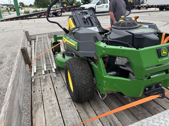 Image of John Deere Z320M equipment image 4