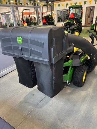 Image of John Deere Z320M equipment image 2
