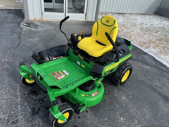 Image of John Deere Z320M equipment image 1