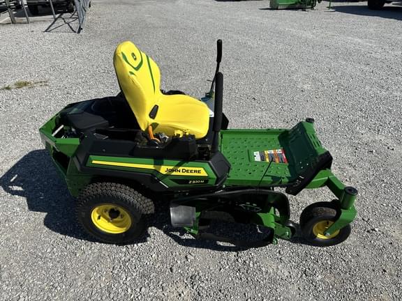 Image of John Deere Z320M equipment image 4