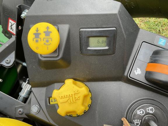 Image of John Deere Z320M equipment image 4