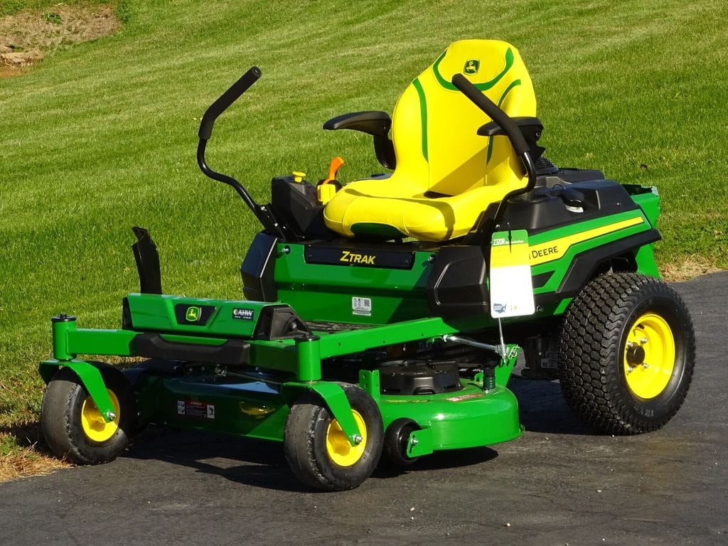 2025 John Deere Z320R Image