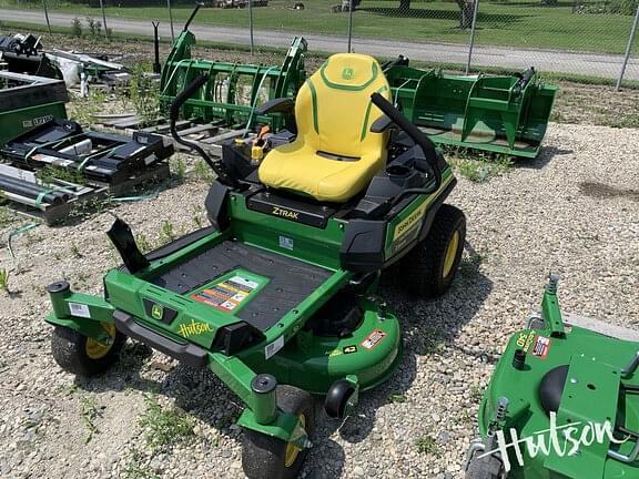 Image of John Deere Z320R equipment image 1