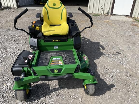 Image of John Deere Z320R equipment image 4