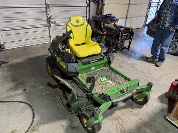 Image of John Deere Z320R equipment image 1