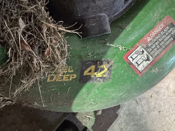 Image of John Deere Z320R equipment image 3